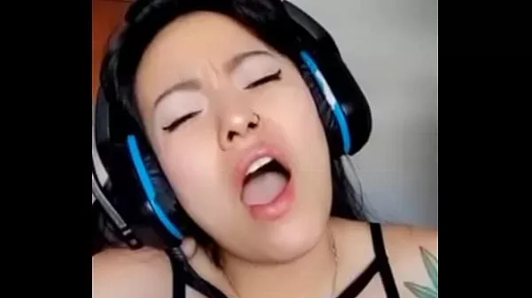 I TOUCH MYSELF WHILE WATCHING PORN HERE ON XVIDEOS SQUIRT OF PLEASURE!