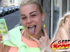 Blonde Rebecca Black fickt beim deutschen Casting für Geld