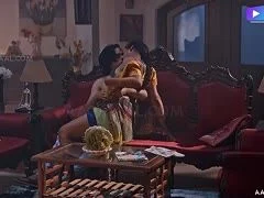 Molliges indisches Girl beim Sexspiel mit ihrem Freund